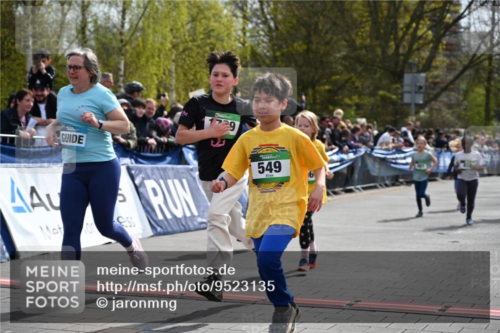 12.04.2026 - 45. Internationalen Wilhelmsburger Insellauf J. Mangold http://msf.ph/oto/9523135 12.04.2026 14:35:47 Ziel 118, 322, 525, 77, 549, 1729, 606, 13, 850, 481, 81 meine-sportfotos.de