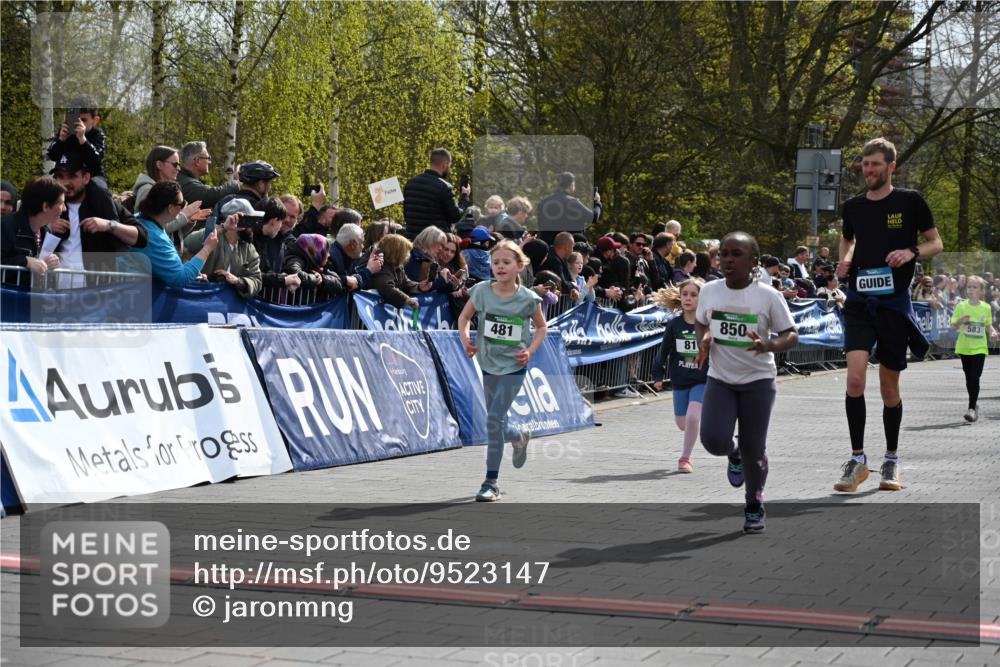 12.04.2026 - 45. Internationalen Wilhelmsburger Insellauf J. Mangold http://msf.ph/oto/9523147 12.04.2026 14:35:49 Ziel 77, 549, 1729, 606, 13, 850, 481, 81 meine-sportfotos.de