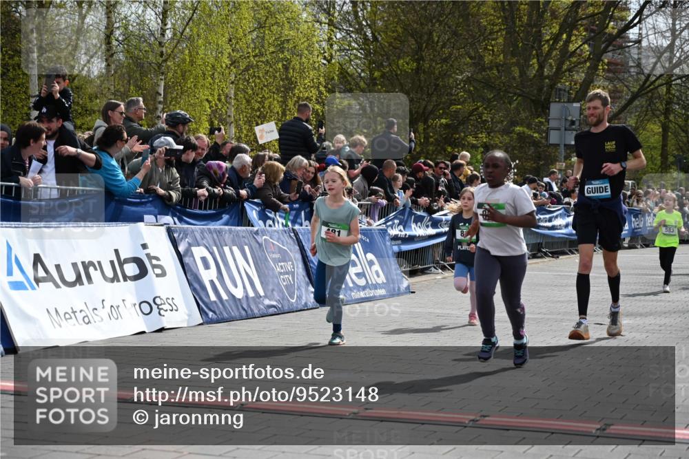12.04.2026 - 45. Internationalen Wilhelmsburger Insellauf J. Mangold http://msf.ph/oto/9523148 12.04.2026 14:35:49 Ziel 77, 549, 1729, 606, 13, 850, 481, 81 meine-sportfotos.de