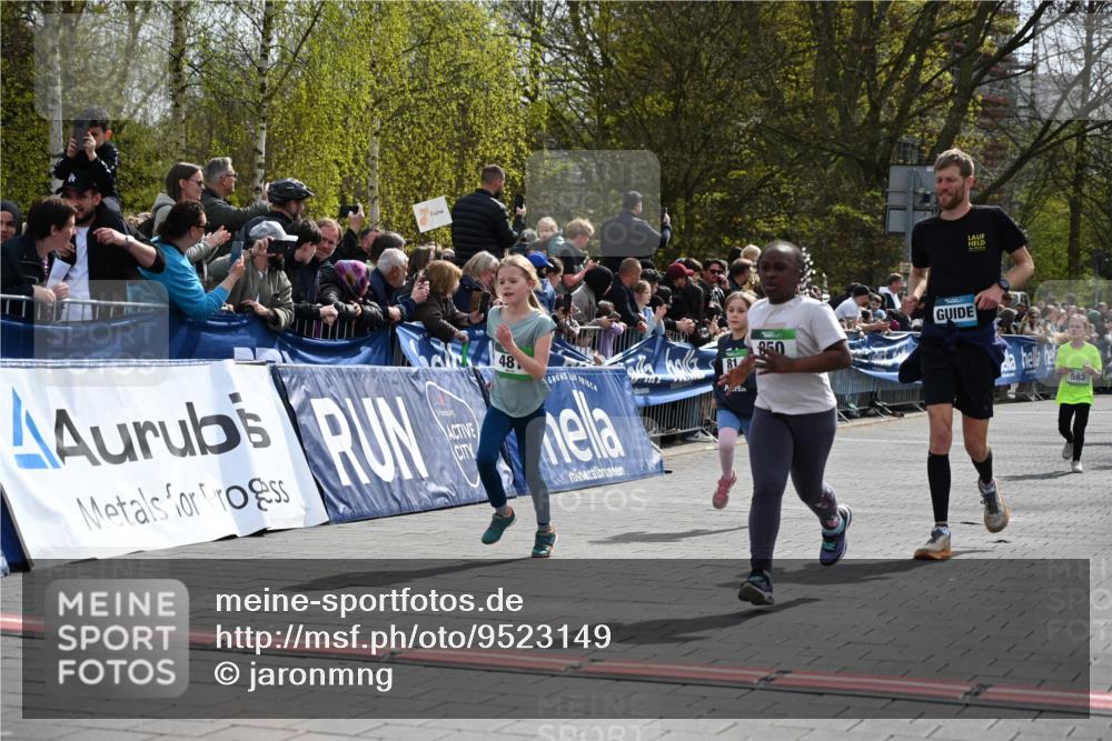 12.04.2026 - 45. Internationalen Wilhelmsburger Insellauf J. Mangold http://msf.ph/oto/9523149 12.04.2026 14:35:49 Ziel 77, 549, 1729, 606, 13, 850, 481, 81 meine-sportfotos.de