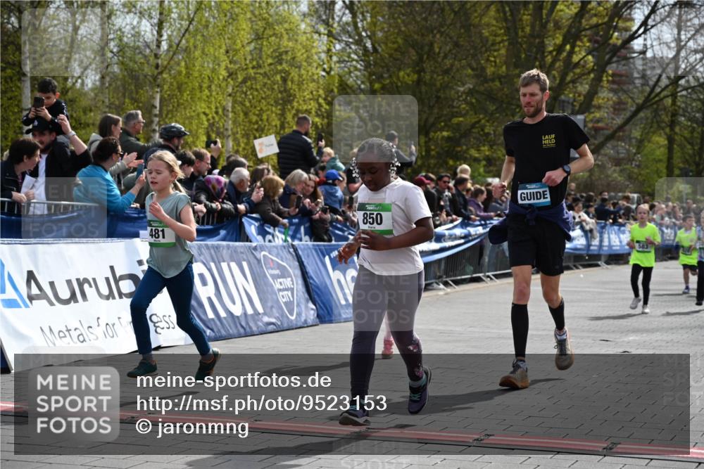 12.04.2026 - 45. Internationalen Wilhelmsburger Insellauf J. Mangold http://msf.ph/oto/9523153 12.04.2026 14:35:50 Ziel 77, 549, 1729, 606, 13, 850, 481, 81, 1069 meine-sportfotos.de