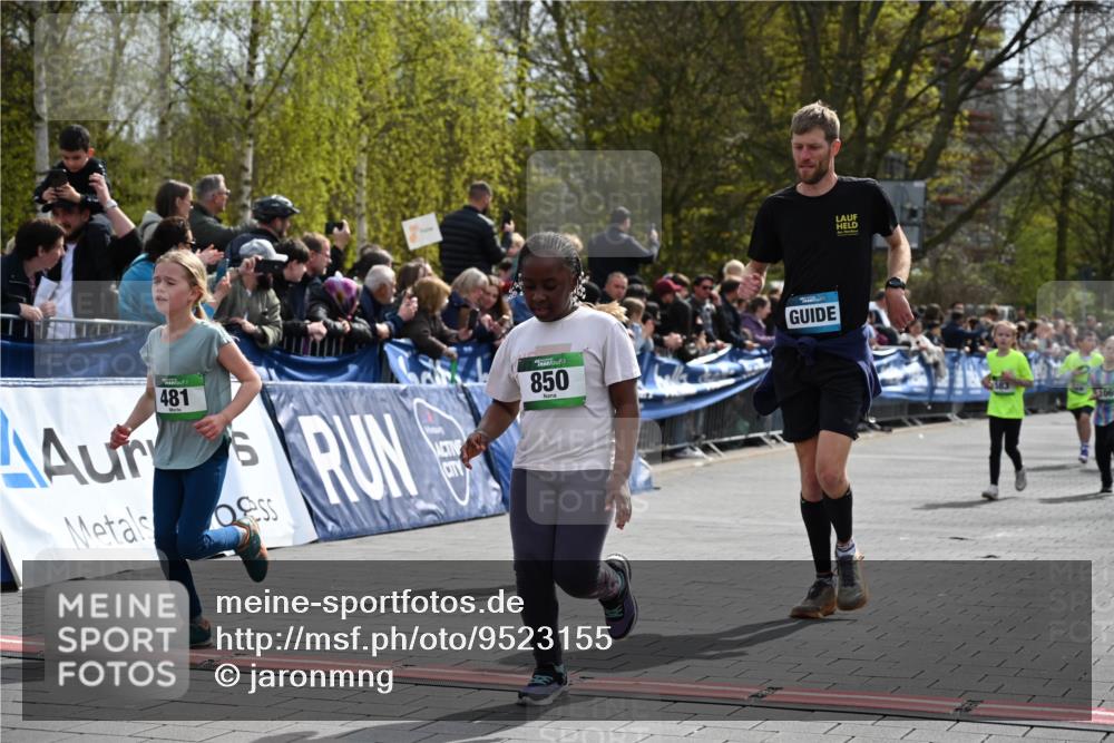 12.04.2026 - 45. Internationalen Wilhelmsburger Insellauf J. Mangold http://msf.ph/oto/9523155 12.04.2026 14:35:50 Ziel 77, 549, 1729, 606, 13, 850, 481, 81, 1069 meine-sportfotos.de