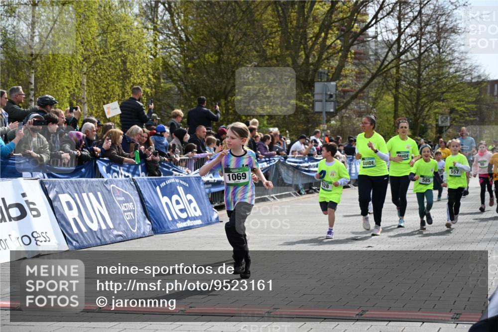 12.04.2026 - 45. Internationalen Wilhelmsburger Insellauf J. Mangold http://msf.ph/oto/9523161 12.04.2026 14:35:53 Ziel 850, 481, 81, 1069, 583, 628, 557, 585 meine-sportfotos.de