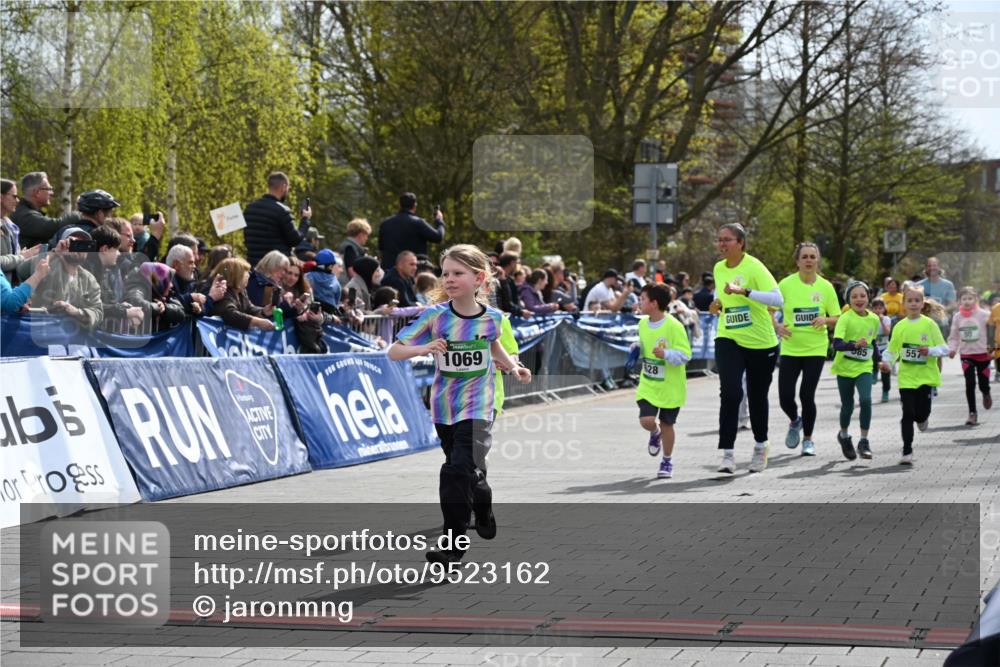 12.04.2026 - 45. Internationalen Wilhelmsburger Insellauf J. Mangold http://msf.ph/oto/9523162 12.04.2026 14:35:54 Ziel 850, 481, 81, 1069, 583, 628, 557, 585, 79, 76 meine-sportfotos.de