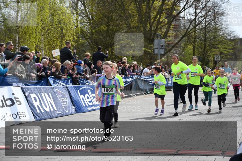 12.04.2026 - 45. Internationalen Wilhelmsburger Insellauf J. Mangold http://msf.ph/oto/9523163 12.04.2026 14:35:54 Ziel 850, 481, 81, 1069, 583, 628, 557, 585, 79, 76 meine-sportfotos.de