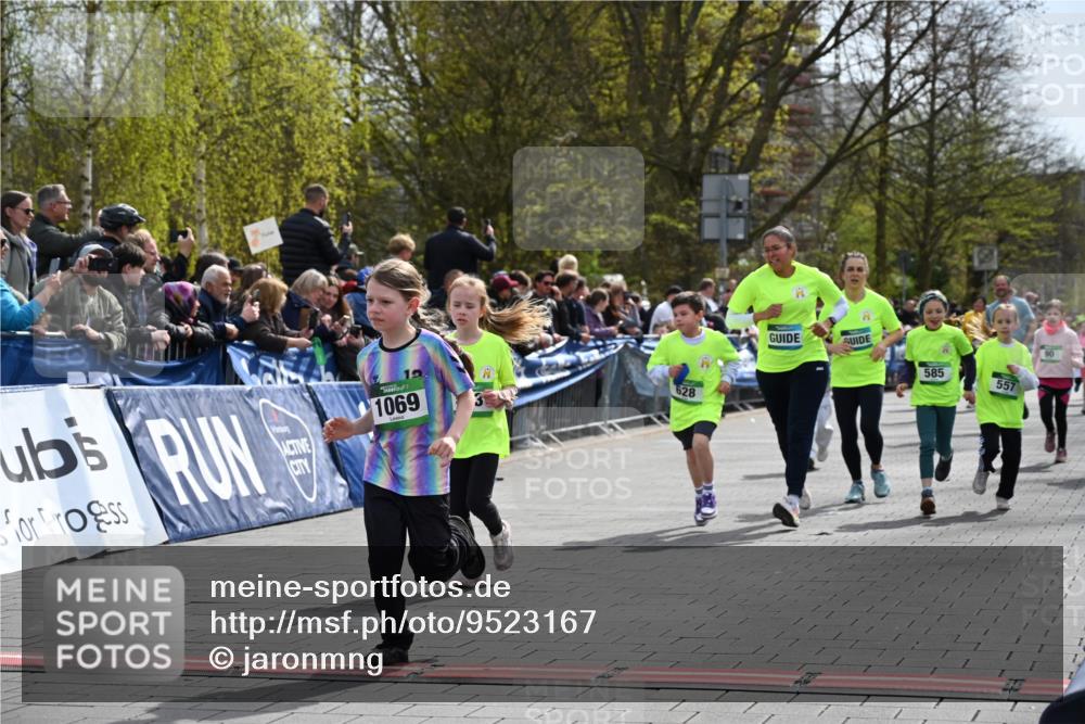 12.04.2026 - 45. Internationalen Wilhelmsburger Insellauf J. Mangold http://msf.ph/oto/9523167 12.04.2026 14:35:54 Ziel 850, 481, 81, 1069, 583, 628, 557, 585, 79, 76 meine-sportfotos.de