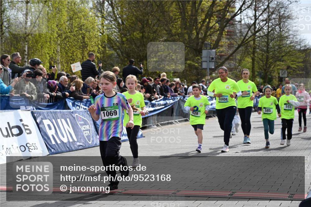 12.04.2026 - 45. Internationalen Wilhelmsburger Insellauf J. Mangold http://msf.ph/oto/9523168 12.04.2026 14:35:54 Ziel 850, 481, 81, 1069, 583, 628, 557, 585, 79, 76 meine-sportfotos.de
