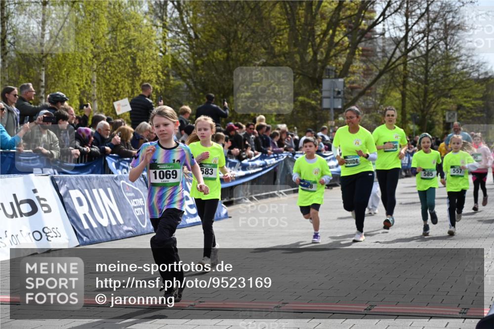 12.04.2026 - 45. Internationalen Wilhelmsburger Insellauf J. Mangold http://msf.ph/oto/9523169 12.04.2026 14:35:54 Ziel 850, 481, 81, 1069, 583, 628, 557, 585, 79, 76 meine-sportfotos.de