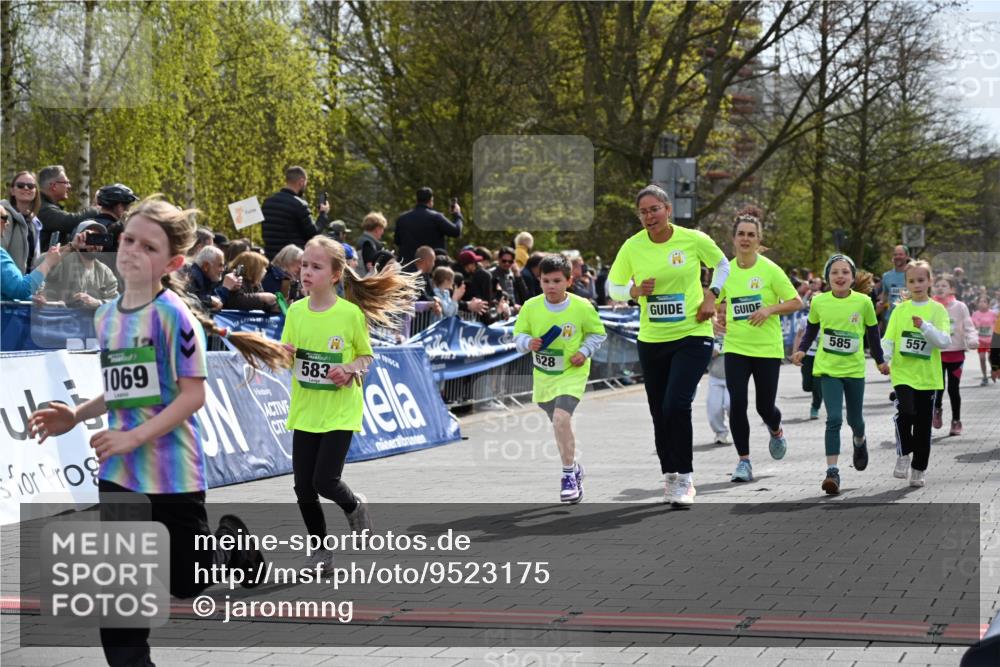 12.04.2026 - 45. Internationalen Wilhelmsburger Insellauf J. Mangold http://msf.ph/oto/9523175 12.04.2026 14:35:55 Ziel 81, 1069, 583, 628, 557, 585, 79, 76, 344, 90 meine-sportfotos.de