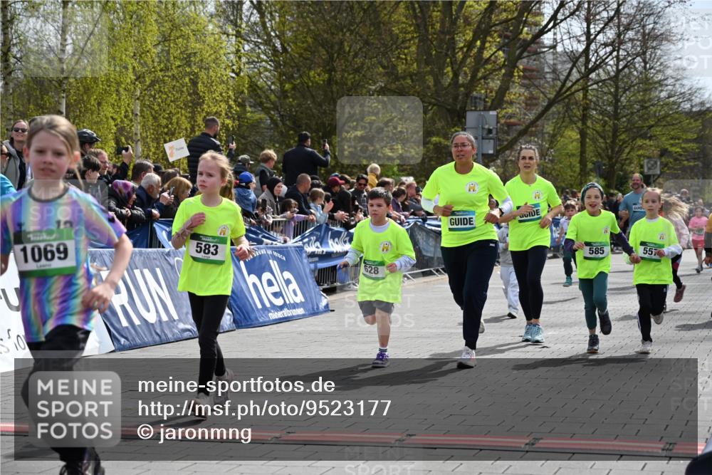12.04.2026 - 45. Internationalen Wilhelmsburger Insellauf J. Mangold http://msf.ph/oto/9523177 12.04.2026 14:35:55 Ziel 81, 1069, 583, 628, 557, 585, 79, 76, 344, 90 meine-sportfotos.de