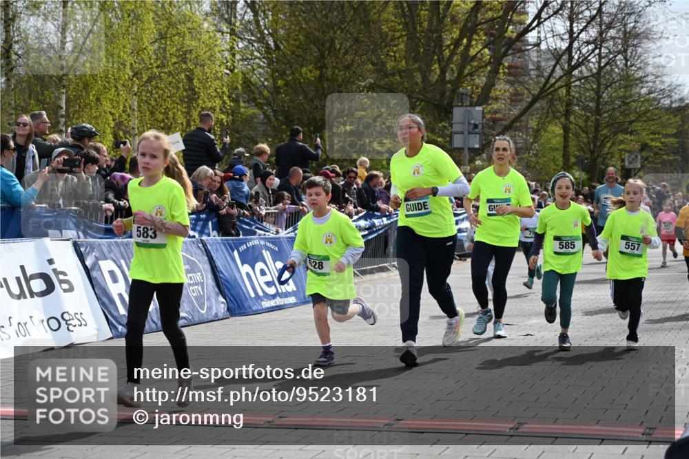 12.04.2026 - 45. Internationalen Wilhelmsburger Insellauf J. Mangold http://msf.ph/oto/9523181 12.04.2026 14:35:55 Ziel 81, 1069, 583, 628, 557, 585, 79, 76, 344, 90 meine-sportfotos.de