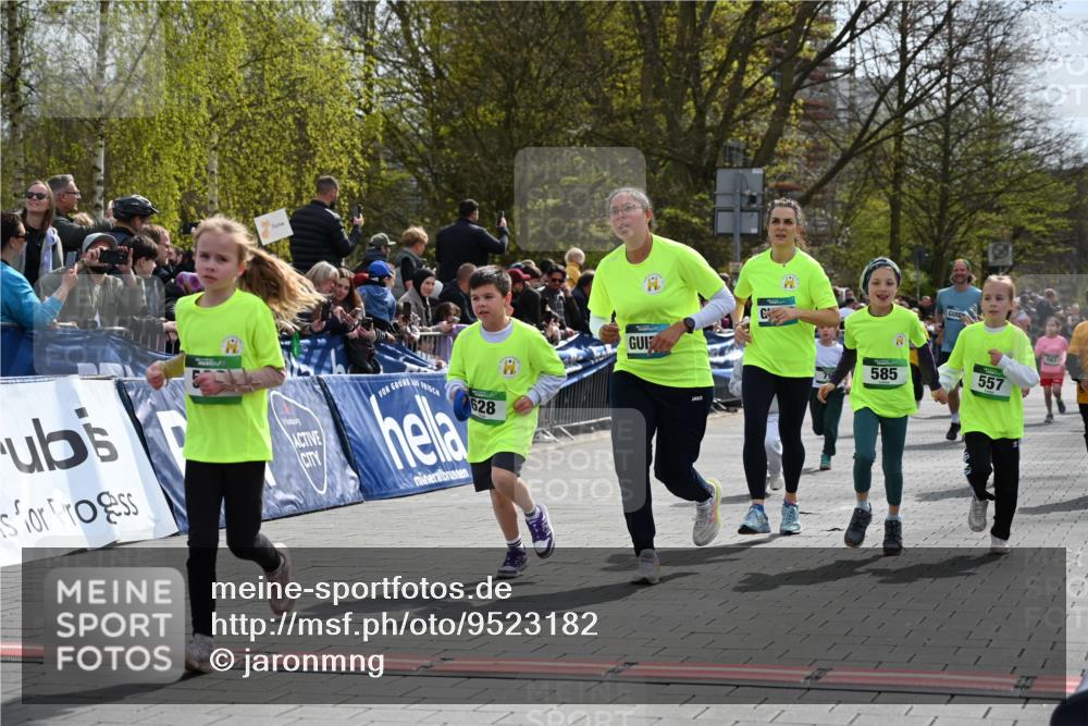 12.04.2026 - 45. Internationalen Wilhelmsburger Insellauf J. Mangold http://msf.ph/oto/9523182 12.04.2026 14:35:55 Ziel 81, 1069, 583, 628, 557, 585, 79, 76, 344, 90 meine-sportfotos.de