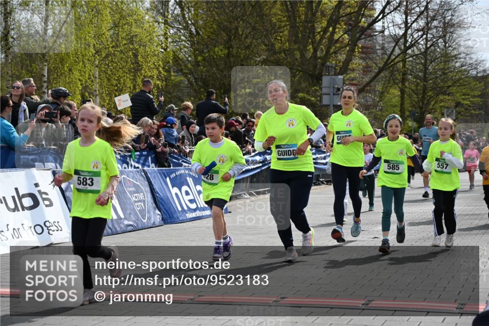 12.04.2026 - 45. Internationalen Wilhelmsburger Insellauf J. Mangold http://msf.ph/oto/9523183 12.04.2026 14:35:55 Ziel 81, 1069, 583, 628, 557, 585, 79, 76, 344, 90 meine-sportfotos.de