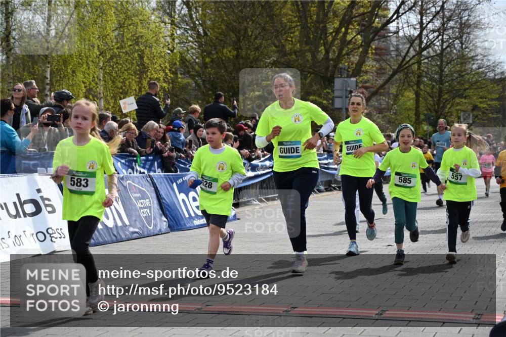 12.04.2026 - 45. Internationalen Wilhelmsburger Insellauf J. Mangold http://msf.ph/oto/9523184 12.04.2026 14:35:55 Ziel 81, 1069, 583, 628, 557, 585, 79, 76, 344, 90 meine-sportfotos.de