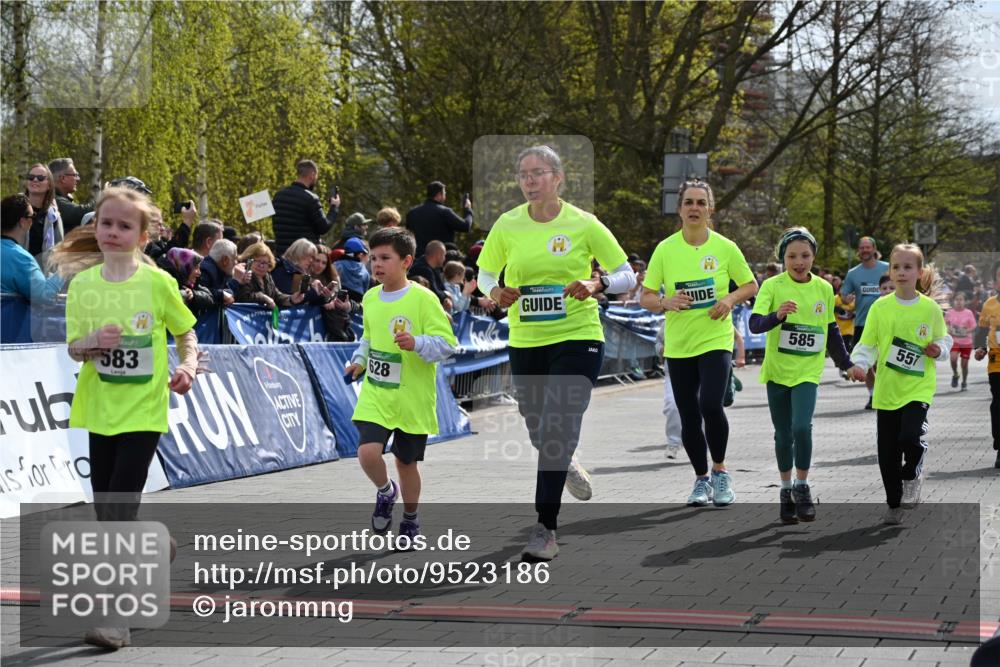 12.04.2026 - 45. Internationalen Wilhelmsburger Insellauf J. Mangold http://msf.ph/oto/9523186 12.04.2026 14:35:56 Ziel 1069, 583, 628, 557, 585, 79, 76, 344, 90, 1732 meine-sportfotos.de