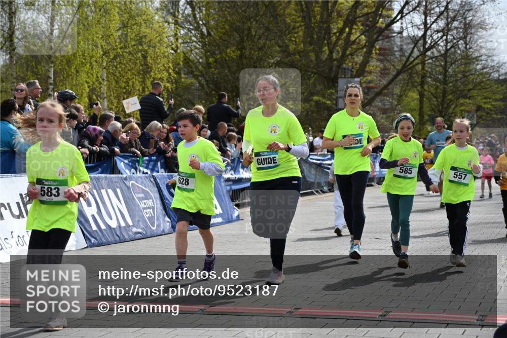 12.04.2026 - 45. Internationalen Wilhelmsburger Insellauf J. Mangold http://msf.ph/oto/9523187 12.04.2026 14:35:56 Ziel 1069, 583, 628, 557, 585, 79, 76, 344, 90, 1732 meine-sportfotos.de