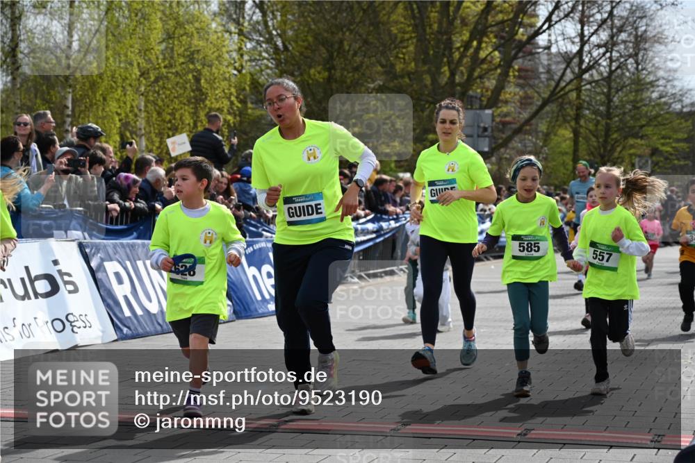 12.04.2026 - 45. Internationalen Wilhelmsburger Insellauf J. Mangold http://msf.ph/oto/9523190 12.04.2026 14:35:56 Ziel 1069, 583, 628, 557, 585, 79, 76, 344, 90, 1732 meine-sportfotos.de