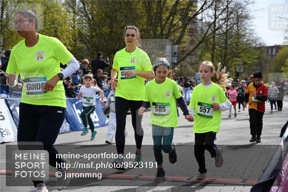 12.04.2026 - 45. Internationalen Wilhelmsburger Insellauf J. Mangold http://msf.ph/oto/9523191 12.04.2026 14:35:57 Ziel 1069, 583, 628, 557, 585, 79, 76, 344, 90, 1732 meine-sportfotos.de