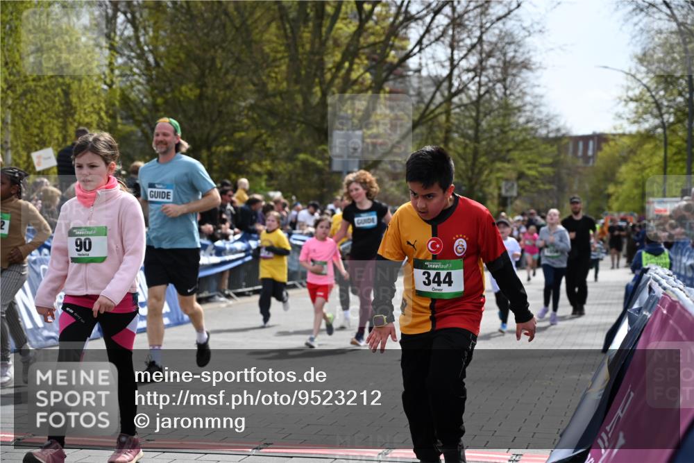 12.04.2026 - 45. Internationalen Wilhelmsburger Insellauf J. Mangold http://msf.ph/oto/9523212 12.04.2026 14:36:00 Ziel 628, 557, 585, 79, 76, 344, 90, 1732, 847, 641, 1056, 411 meine-sportfotos.de