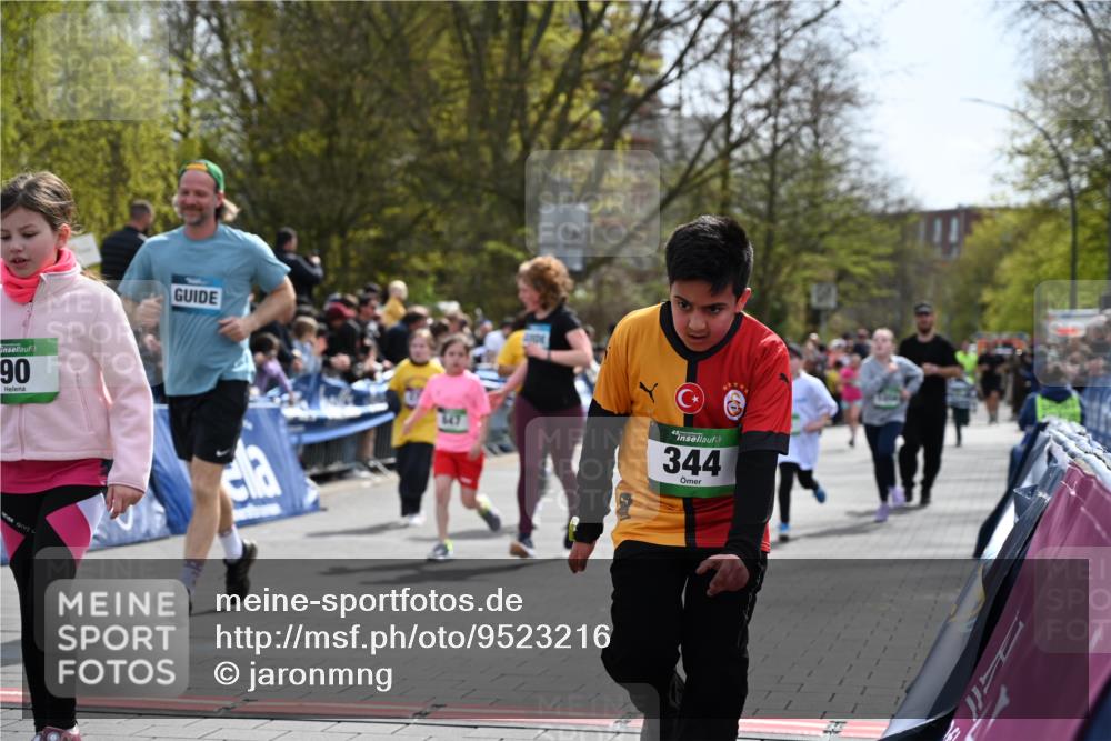 12.04.2026 - 45. Internationalen Wilhelmsburger Insellauf J. Mangold http://msf.ph/oto/9523216 12.04.2026 14:36:00 Ziel 628, 557, 585, 79, 76, 344, 90, 1732, 847, 641, 1056, 411 meine-sportfotos.de