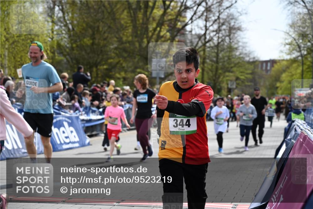 12.04.2026 - 45. Internationalen Wilhelmsburger Insellauf J. Mangold http://msf.ph/oto/9523219 12.04.2026 14:36:01 Ziel 79, 76, 344, 90, 1732, 847, 641, 1056, 411 meine-sportfotos.de