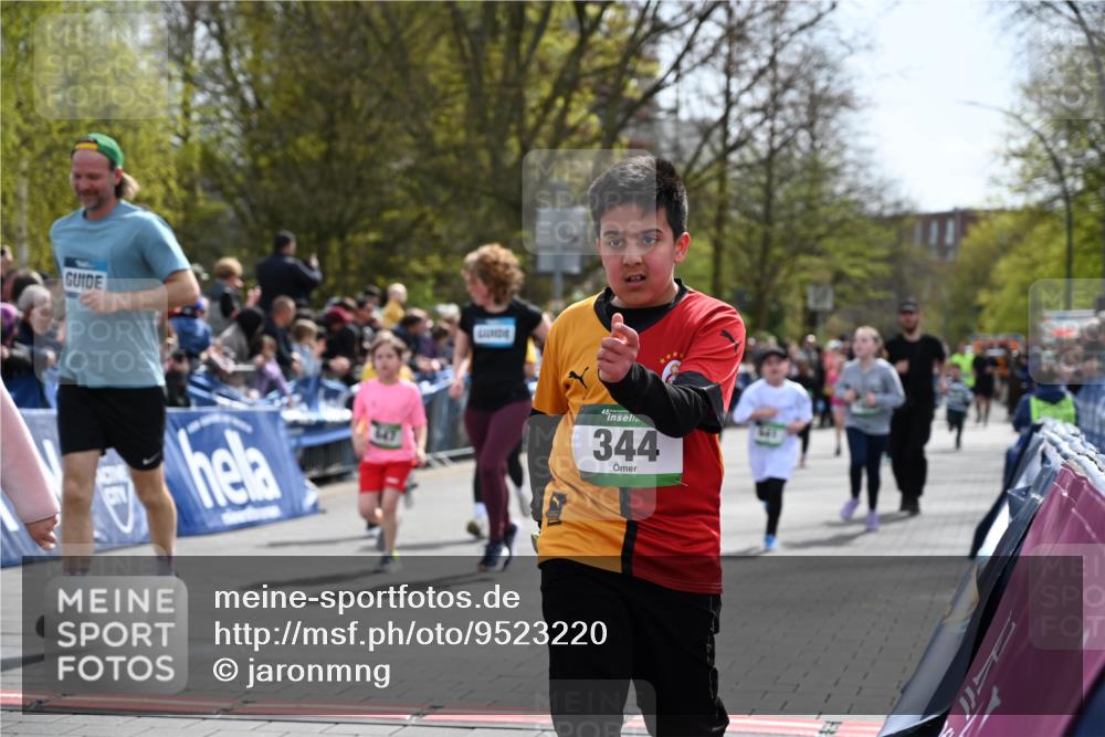 12.04.2026 - 45. Internationalen Wilhelmsburger Insellauf J. Mangold http://msf.ph/oto/9523220 12.04.2026 14:36:01 Ziel 79, 76, 344, 90, 1732, 847, 641, 1056, 411 meine-sportfotos.de
