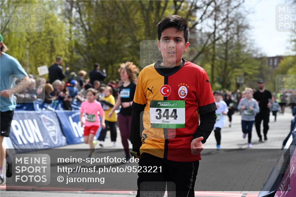 12.04.2026 - 45. Internationalen Wilhelmsburger Insellauf J. Mangold http://msf.ph/oto/9523221 12.04.2026 14:36:01 Ziel 79, 76, 344, 90, 1732, 847, 641, 1056, 411 meine-sportfotos.de