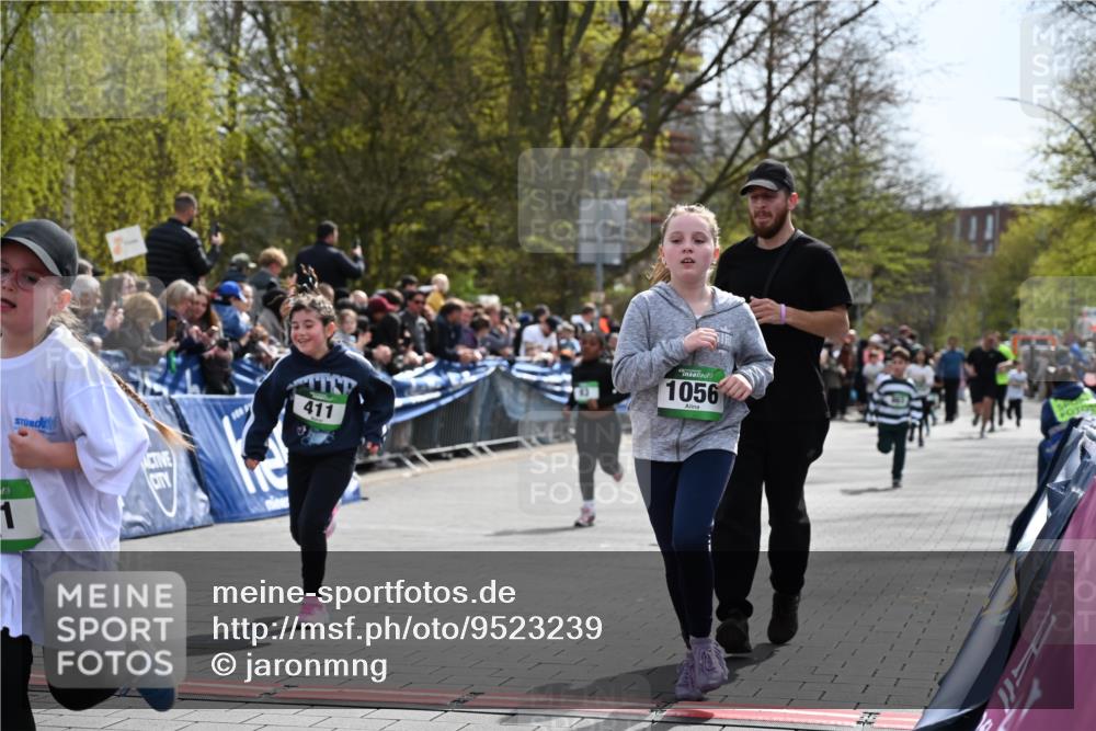 12.04.2026 - 45. Internationalen Wilhelmsburger Insellauf J. Mangold http://msf.ph/oto/9523239 12.04.2026 14:36:04 Ziel 1732, 847, 641, 1056, 411, 93, 148, 1710, 863 meine-sportfotos.de