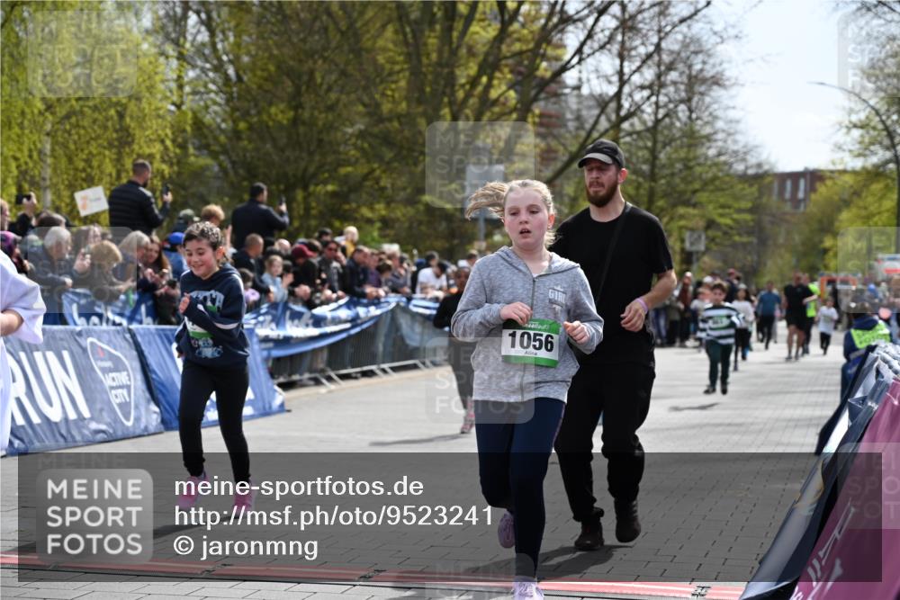 12.04.2026 - 45. Internationalen Wilhelmsburger Insellauf J. Mangold http://msf.ph/oto/9523241 12.04.2026 14:36:04 Ziel 1732, 847, 641, 1056, 411, 93, 148, 1710, 863 meine-sportfotos.de
