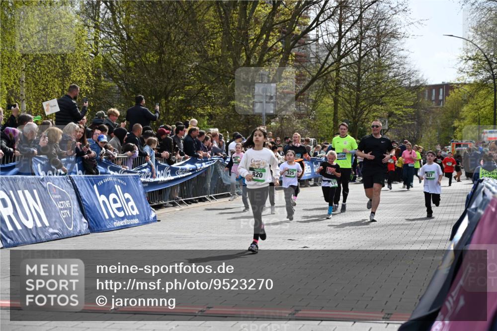 12.04.2026 - 45. Internationalen Wilhelmsburger Insellauf J. Mangold http://msf.ph/oto/9523270 12.04.2026 14:36:11 Ziel 93, 148, 1710, 863, 820, 328, 1025, 360, 325, 125, 827 meine-sportfotos.de
