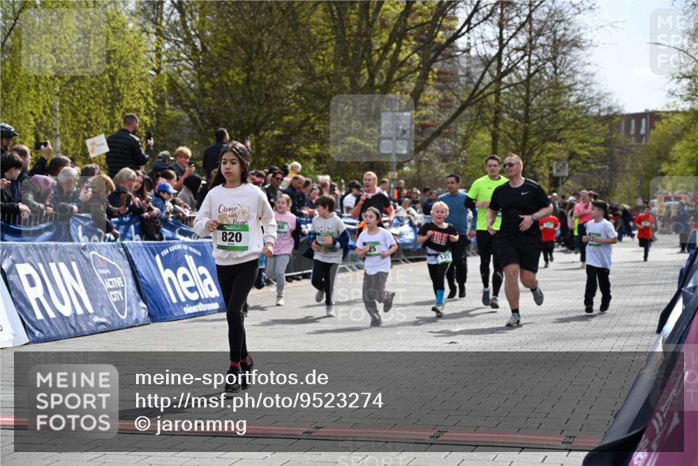 12.04.2026 - 45. Internationalen Wilhelmsburger Insellauf J. Mangold http://msf.ph/oto/9523274 12.04.2026 14:36:12 Ziel 1710, 863, 820, 328, 1025, 360, 325, 125, 827 meine-sportfotos.de