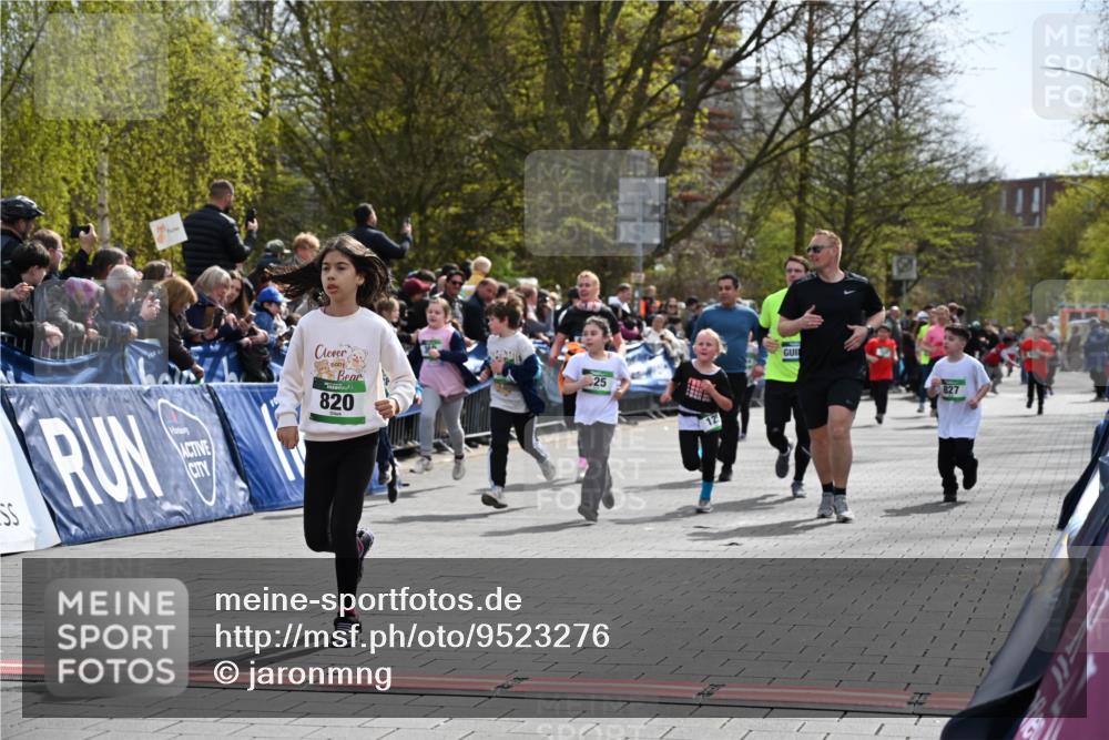 12.04.2026 - 45. Internationalen Wilhelmsburger Insellauf J. Mangold http://msf.ph/oto/9523276 12.04.2026 14:36:12 Ziel 1710, 863, 820, 328, 1025, 360, 325, 125, 827 meine-sportfotos.de