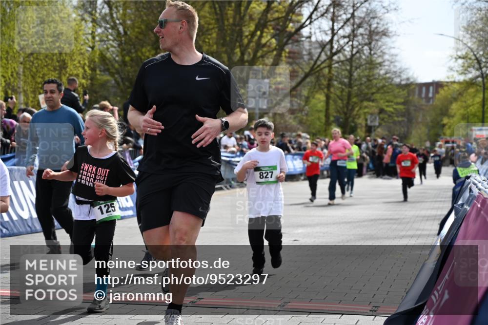 12.04.2026 - 45. Internationalen Wilhelmsburger Insellauf J. Mangold http://msf.ph/oto/9523297 12.04.2026 14:36:15 Ziel 820, 328, 1025, 360, 325, 125, 827, 1024 meine-sportfotos.de