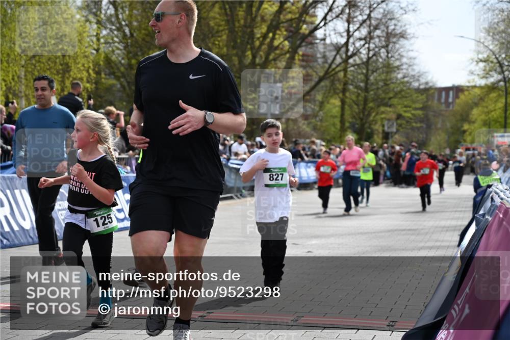 12.04.2026 - 45. Internationalen Wilhelmsburger Insellauf J. Mangold http://msf.ph/oto/9523298 12.04.2026 14:36:15 Ziel 820, 328, 1025, 360, 325, 125, 827, 1024 meine-sportfotos.de