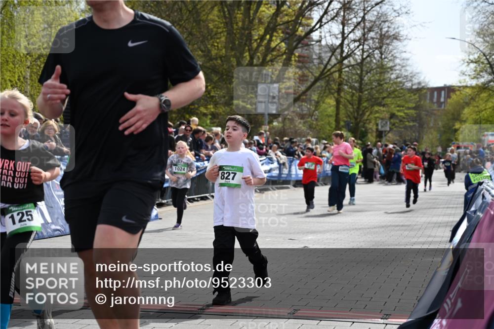 12.04.2026 - 45. Internationalen Wilhelmsburger Insellauf J. Mangold http://msf.ph/oto/9523303 12.04.2026 14:36:16 Ziel 820, 328, 1025, 360, 325, 125, 827, 1024, 517, 521 meine-sportfotos.de