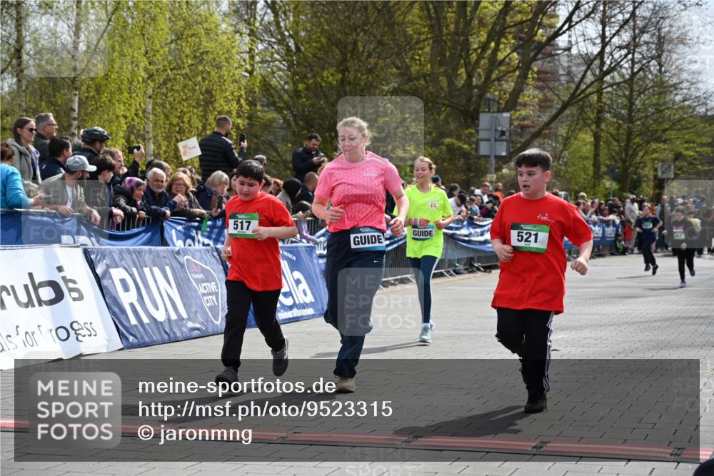12.04.2026 - 45. Internationalen Wilhelmsburger Insellauf J. Mangold http://msf.ph/oto/9523315 12.04.2026 14:36:20 Ziel 1024, 517, 521 meine-sportfotos.de
