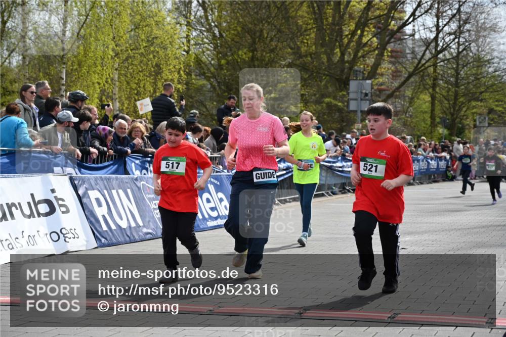 12.04.2026 - 45. Internationalen Wilhelmsburger Insellauf J. Mangold http://msf.ph/oto/9523316 12.04.2026 14:36:20 Ziel 1024, 517, 521 meine-sportfotos.de