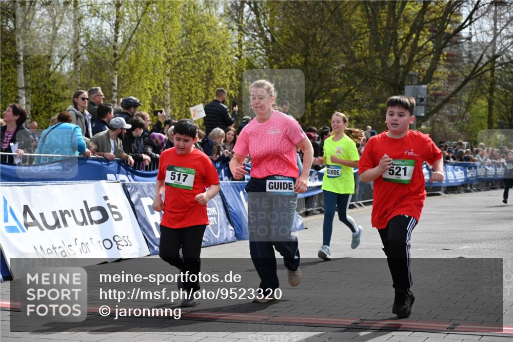 12.04.2026 - 45. Internationalen Wilhelmsburger Insellauf J. Mangold http://msf.ph/oto/9523320 12.04.2026 14:36:20 Ziel 1024, 517, 521 meine-sportfotos.de