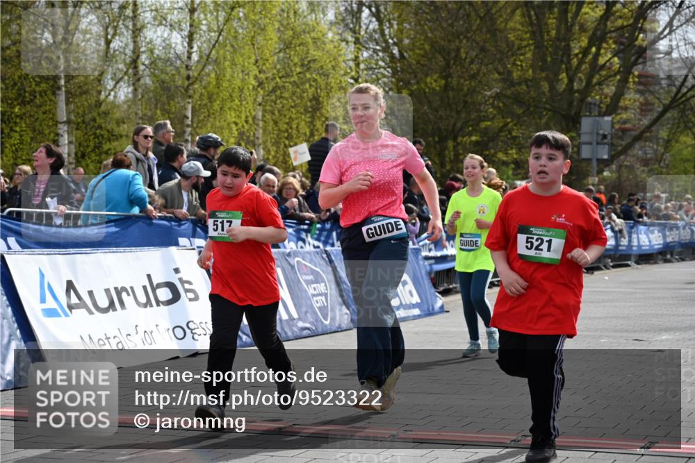 12.04.2026 - 45. Internationalen Wilhelmsburger Insellauf J. Mangold http://msf.ph/oto/9523322 12.04.2026 14:36:20 Ziel 1024, 517, 521 meine-sportfotos.de