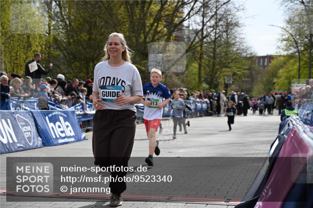 12.04.2026 - 45. Internationalen Wilhelmsburger Insellauf J. Mangold http://msf.ph/oto/9523340 12.04.2026 14:36:32 Ziel 1013, 1030, 1033, 834, 1003 meine-sportfotos.de
