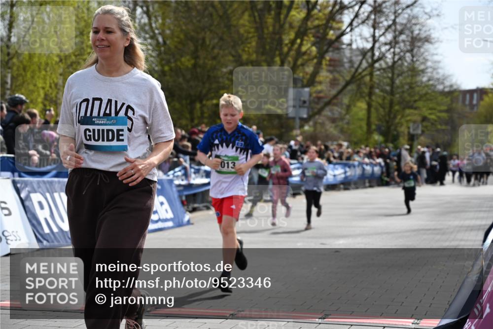 12.04.2026 - 45. Internationalen Wilhelmsburger Insellauf J. Mangold http://msf.ph/oto/9523346 12.04.2026 14:36:32 Ziel 1013, 1030, 1033, 834, 1003 meine-sportfotos.de