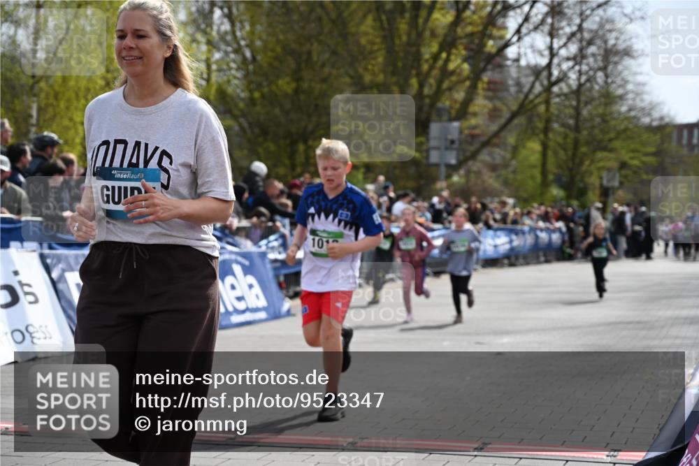 12.04.2026 - 45. Internationalen Wilhelmsburger Insellauf J. Mangold http://msf.ph/oto/9523347 12.04.2026 14:36:32 Ziel 1013, 1030, 1033, 834, 1003 meine-sportfotos.de