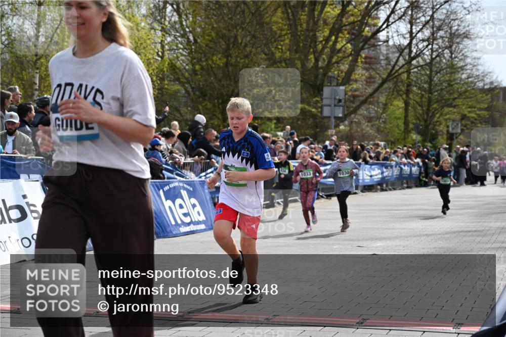 12.04.2026 - 45. Internationalen Wilhelmsburger Insellauf J. Mangold http://msf.ph/oto/9523348 12.04.2026 14:36:32 Ziel 1013, 1030, 1033, 834, 1003 meine-sportfotos.de