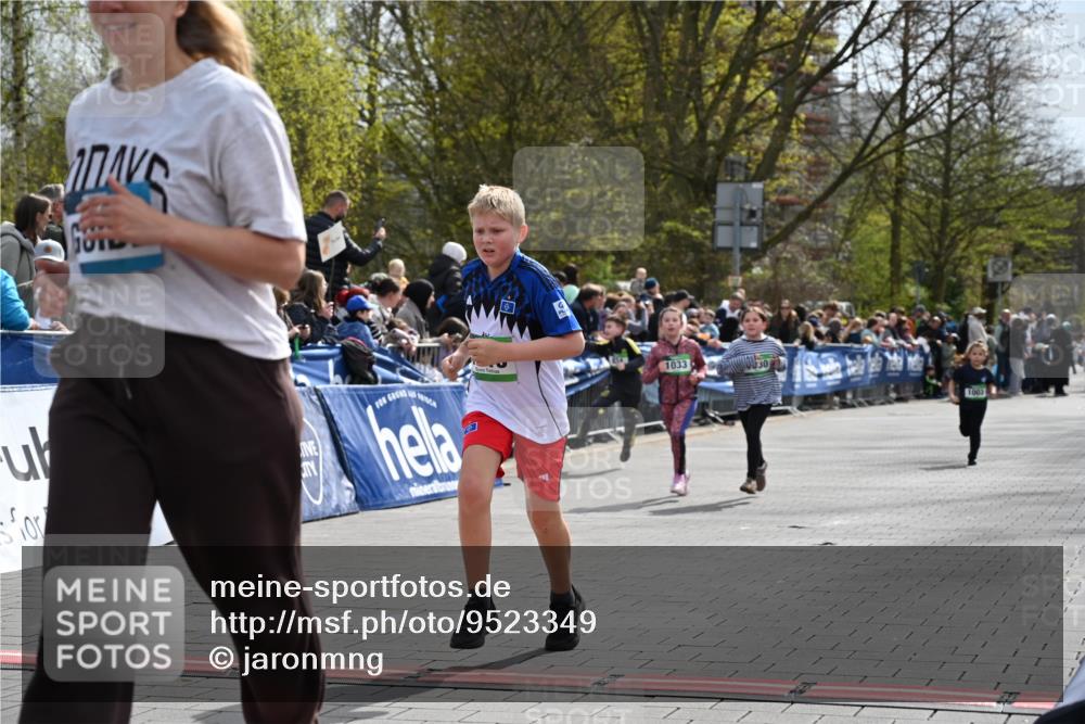 12.04.2026 - 45. Internationalen Wilhelmsburger Insellauf J. Mangold http://msf.ph/oto/9523349 12.04.2026 14:36:33 Ziel 1013, 1030, 1033, 834, 1003 meine-sportfotos.de