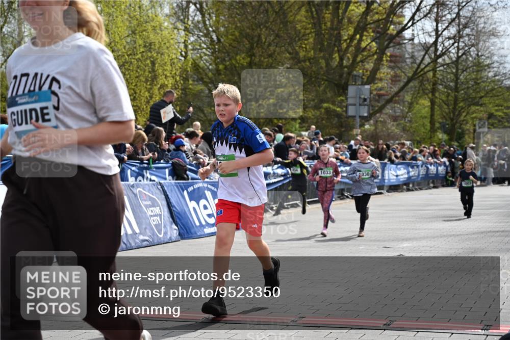 12.04.2026 - 45. Internationalen Wilhelmsburger Insellauf J. Mangold http://msf.ph/oto/9523350 12.04.2026 14:36:33 Ziel 1013, 1030, 1033, 834, 1003 meine-sportfotos.de