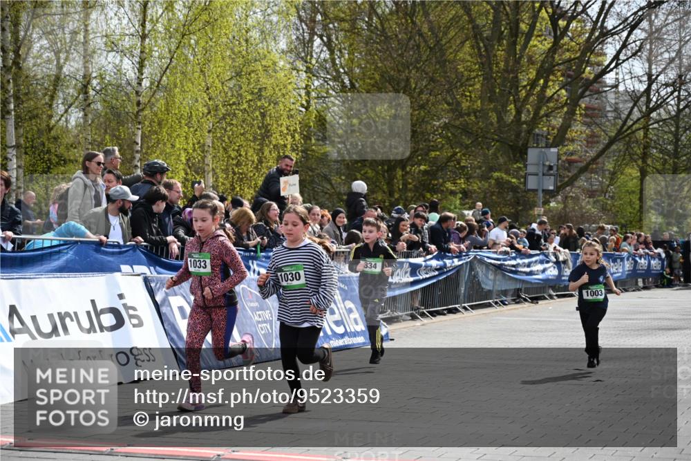 12.04.2026 - 45. Internationalen Wilhelmsburger Insellauf J. Mangold http://msf.ph/oto/9523359 12.04.2026 14:36:35 Ziel 1013, 1030, 1033, 834, 1003 meine-sportfotos.de