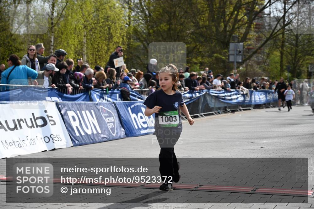 12.04.2026 - 45. Internationalen Wilhelmsburger Insellauf J. Mangold http://msf.ph/oto/9523372 12.04.2026 14:36:37 Ziel 1030, 1033, 834, 1003 meine-sportfotos.de