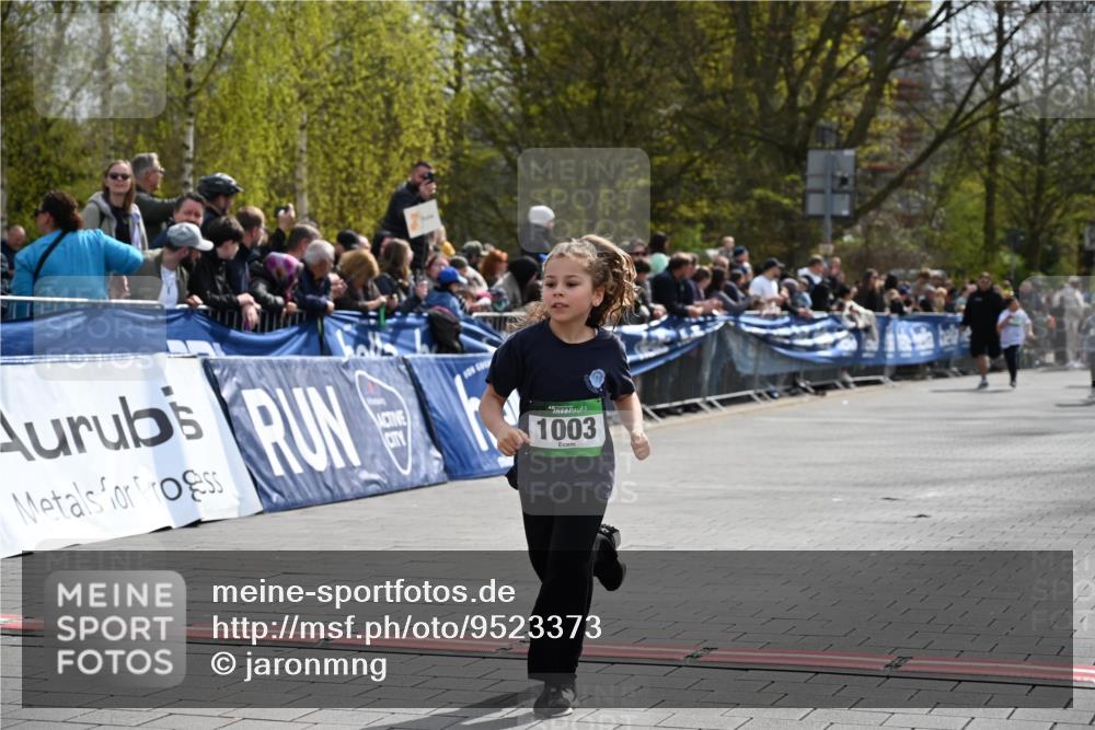 12.04.2026 - 45. Internationalen Wilhelmsburger Insellauf J. Mangold http://msf.ph/oto/9523373 12.04.2026 14:36:37 Ziel 1030, 1033, 834, 1003 meine-sportfotos.de