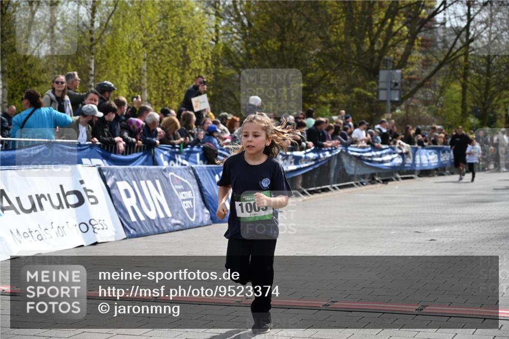 12.04.2026 - 45. Internationalen Wilhelmsburger Insellauf J. Mangold http://msf.ph/oto/9523374 12.04.2026 14:36:37 Ziel 1030, 1033, 834, 1003 meine-sportfotos.de