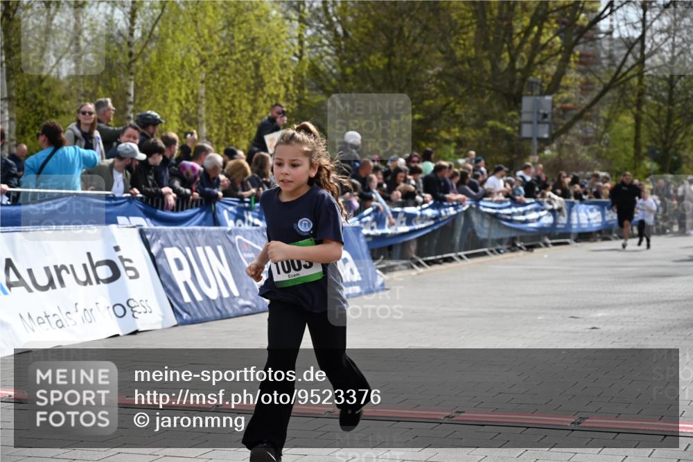 12.04.2026 - 45. Internationalen Wilhelmsburger Insellauf J. Mangold http://msf.ph/oto/9523376 12.04.2026 14:36:37 Ziel 1030, 1033, 834, 1003 meine-sportfotos.de